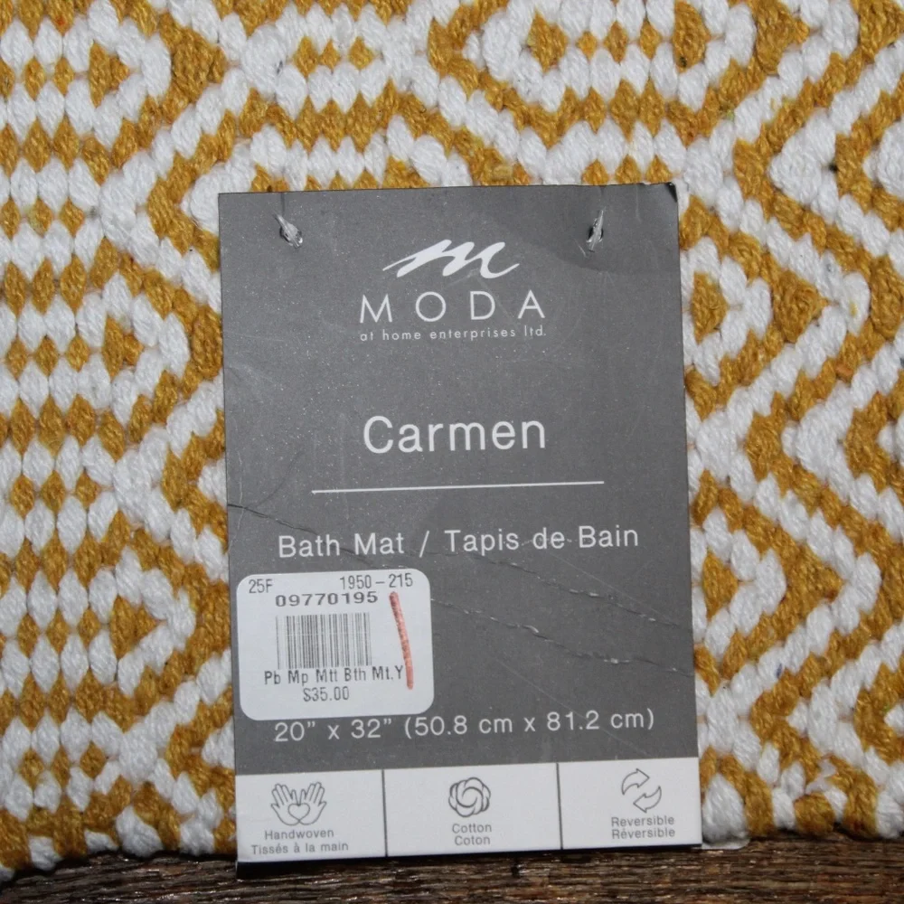 Pottery Barn. Moda at home enterprise. Carmen Bath Mat. Sz. 20″ x 32″